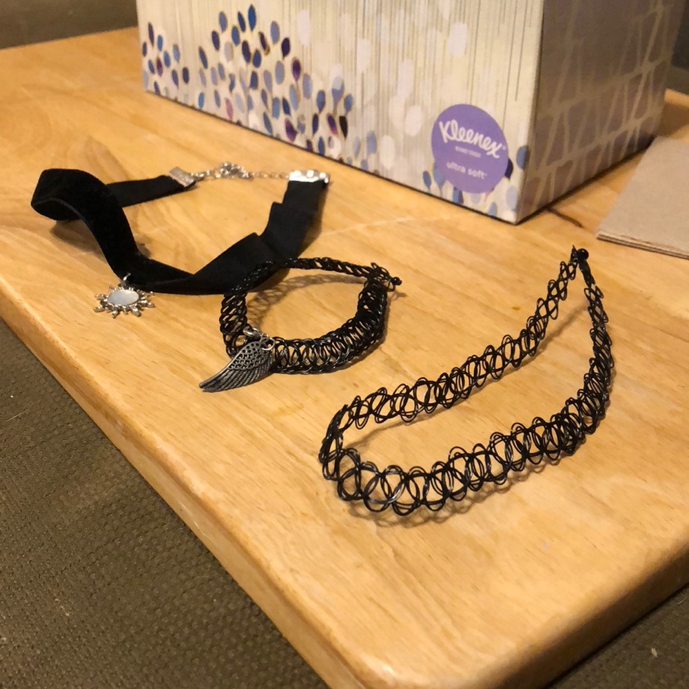 Set of 3 choker necklaces